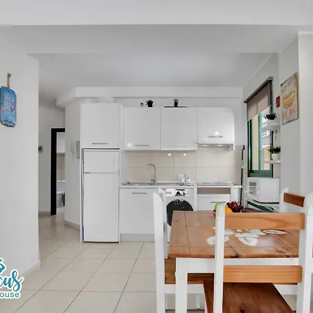 Hibiscus House, Charming 1-bed Flat Located 300 M From The Beach Сasa de vacaciones Corralejo