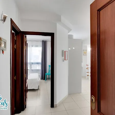 Сasa de vacaciones Hibiscus House, Charming 1-bed Flat Located 300 M From The Beach Corralejo