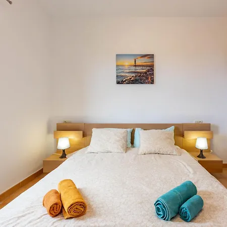Sunrise Surf House, Big Garden, Hot Tub, Parking, Super-fast Free Wi-fi Сasa de vacaciones *