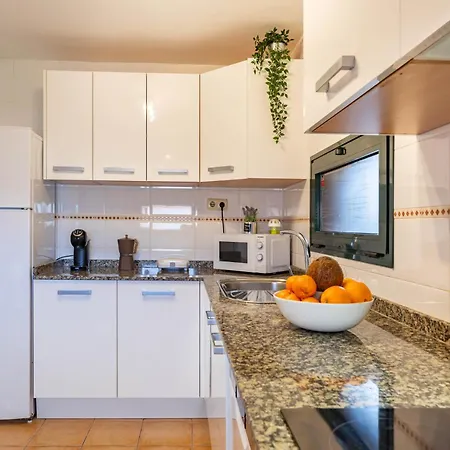 Sunrise Surf House, Big Garden, Hot Tub, Parking, Super-fast Free Wi-fi Сasa de vacaciones *