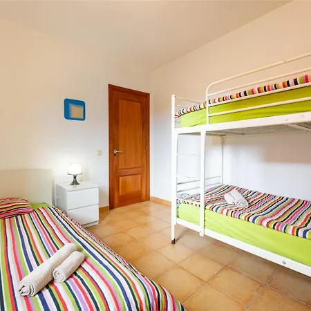 Sunrise Surf House, Big Garden, Hot Tub, Parking, Super-fast Free Wi-fi Corralejo