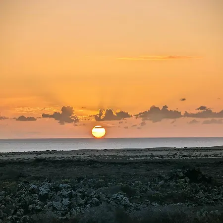 Sunrise Surf House, Big Garden, Hot Tub, Parking, Super-fast Free Wi-fi Сasa de vacaciones