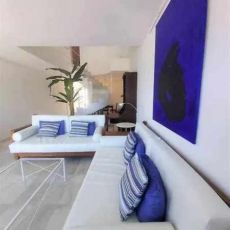 Holiday home Blue Breeze House With Pool Facing Sea