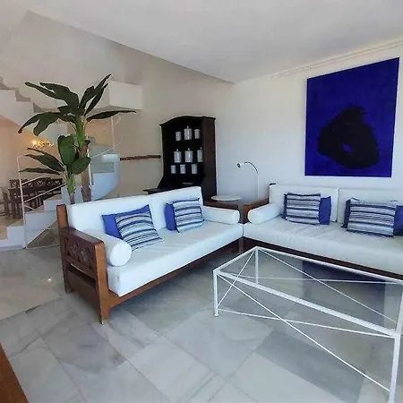 Blue Breeze House With Pool Facing Sea Holiday home *