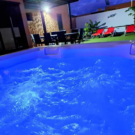 Sunrise Surf House, Big Garden, Hot Tub, Parking, Super-fast Free Wi-fi Сasa de vacaciones *
