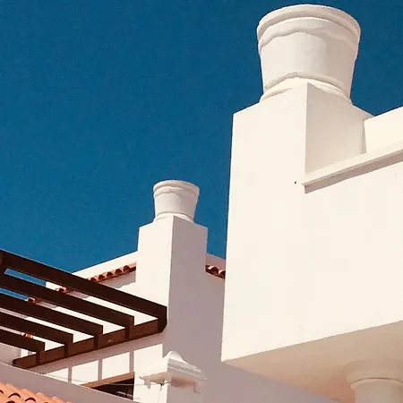 Surfers Retreat Hostel *