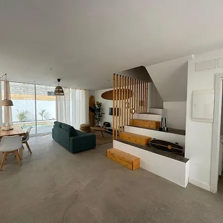 Surf House & Surf School Hostal *
