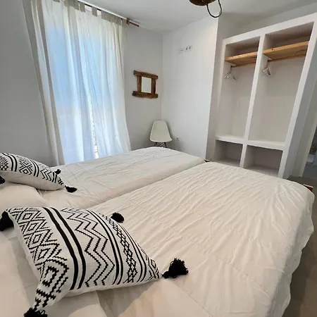 Hostal Surf House & Surf School Corralejo