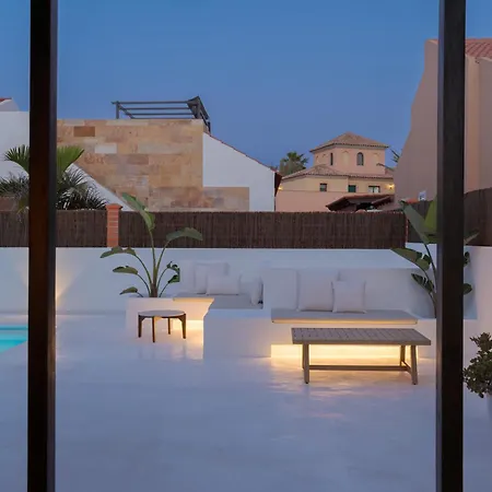 Hikari - Design House With Heated Pool In Villa *